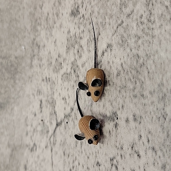 set of 2 vintage tiny mini wooden mice figurines - Picture 3 of 5
